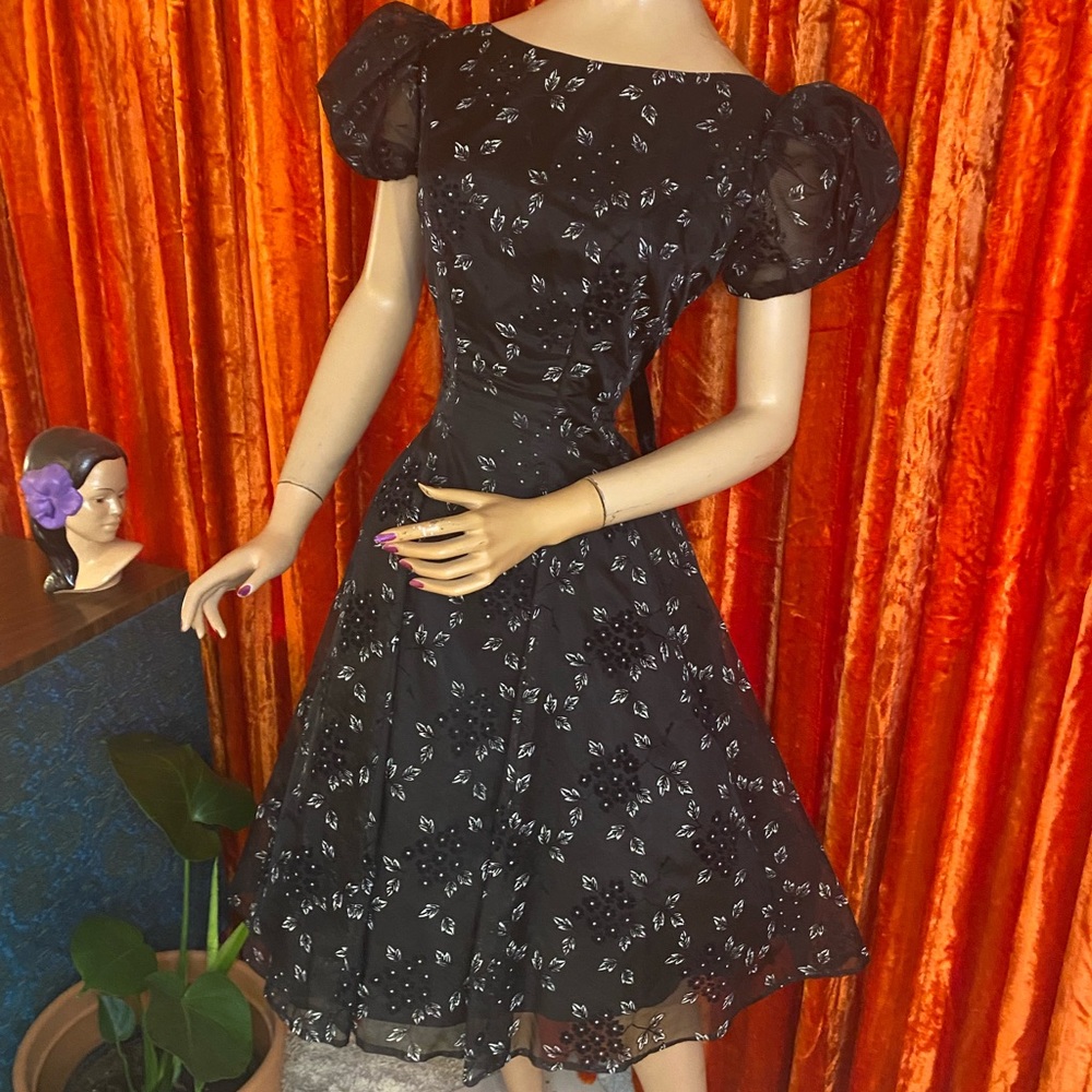 VINTAGE floral puff sleeve dress